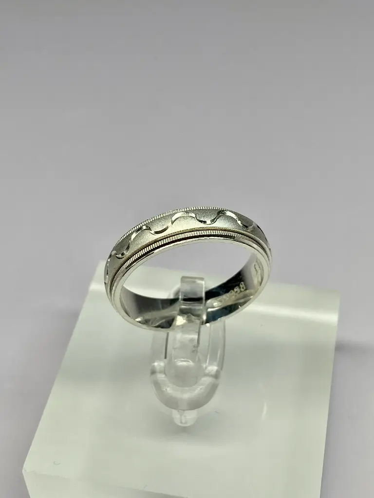 Revolving Band Ring
