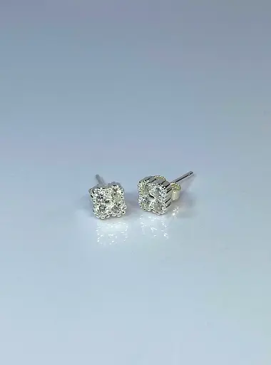 Clovera  Stud Earrings