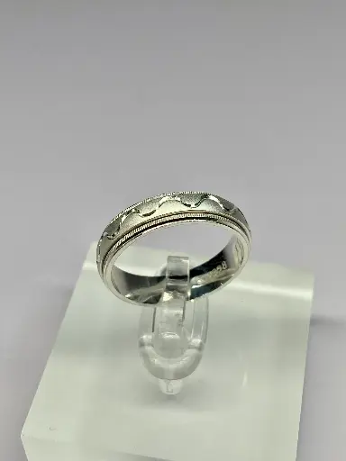 Revolving Band Ring