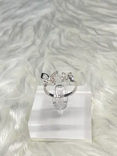 Twirla Ring