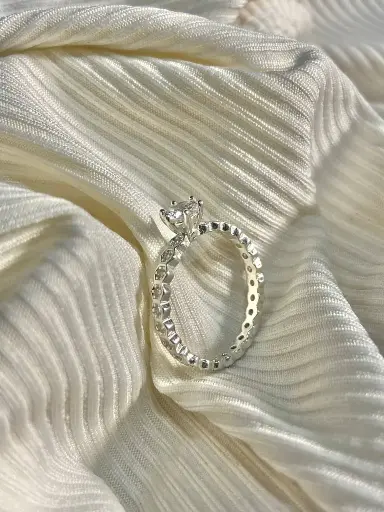 Dia Ring